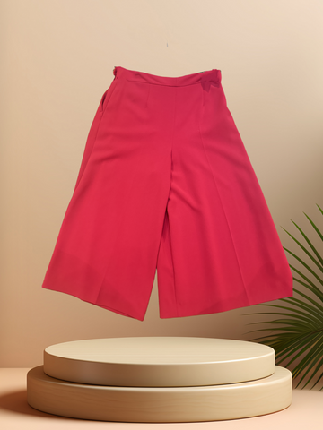 Marccain red flared pants made from a blend of triacetate and polyester, offering comfort and stylish relaxed fit.