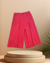 Marccain red flared pants displayed on a circular pedestal, showcasing a relaxed fit and stylish design.