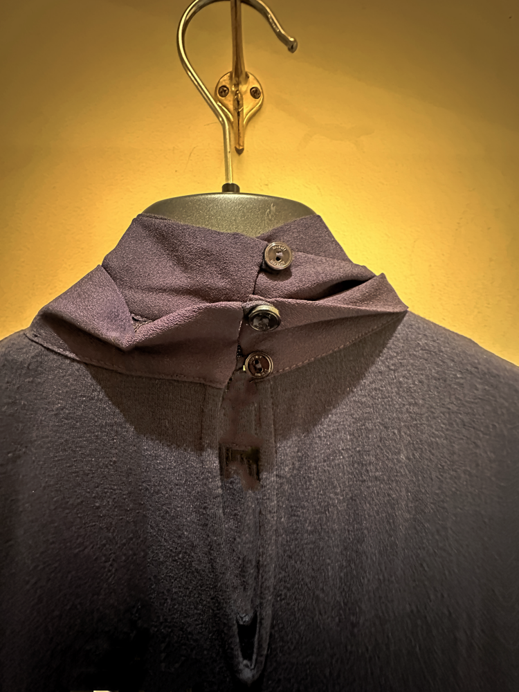 Seventy blouse in navy blue featuring a stylish collar and button detail, crafted from 70% viscose and 30% lana wool.