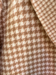 Close-up of Marccain's houndstooth pattern in brown and beige, showcasing luxurious 100% wool fabric.