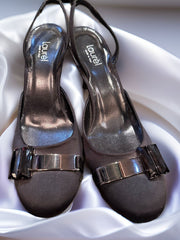 Laurèl black mules heel featuring bow shape decor, made of 100% leather for elegance and comfort.