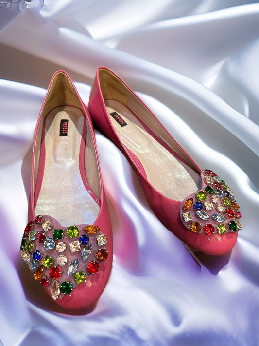 Versus Ballerina Flat in pink with gem decoration, combining comfort and elegance for stylish footwear.