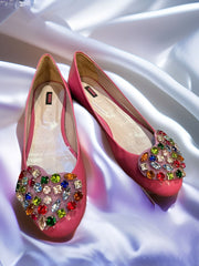 Versus Ballerina Flat in pink with gem decoration, combining comfort and elegance for stylish footwear.