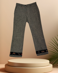 Marccain gray flower ring straight pants, wool and cashmere blend, ankle-length with elegant floral pattern at the hem.