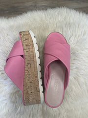 Marccain pink leather platform flip flops with cork sole, stylish summer sandals for casual and chic looks.