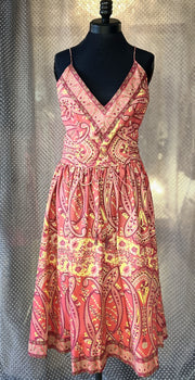 Plenty Summer Dress in romantic burgundy with floral print, ideal for casual outings, made from 100% comfortable cotton.