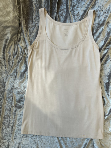 Marccain Cotton Vest in light beige color, made of 86% viscose and 14% elastane, ideal for versatile layering.