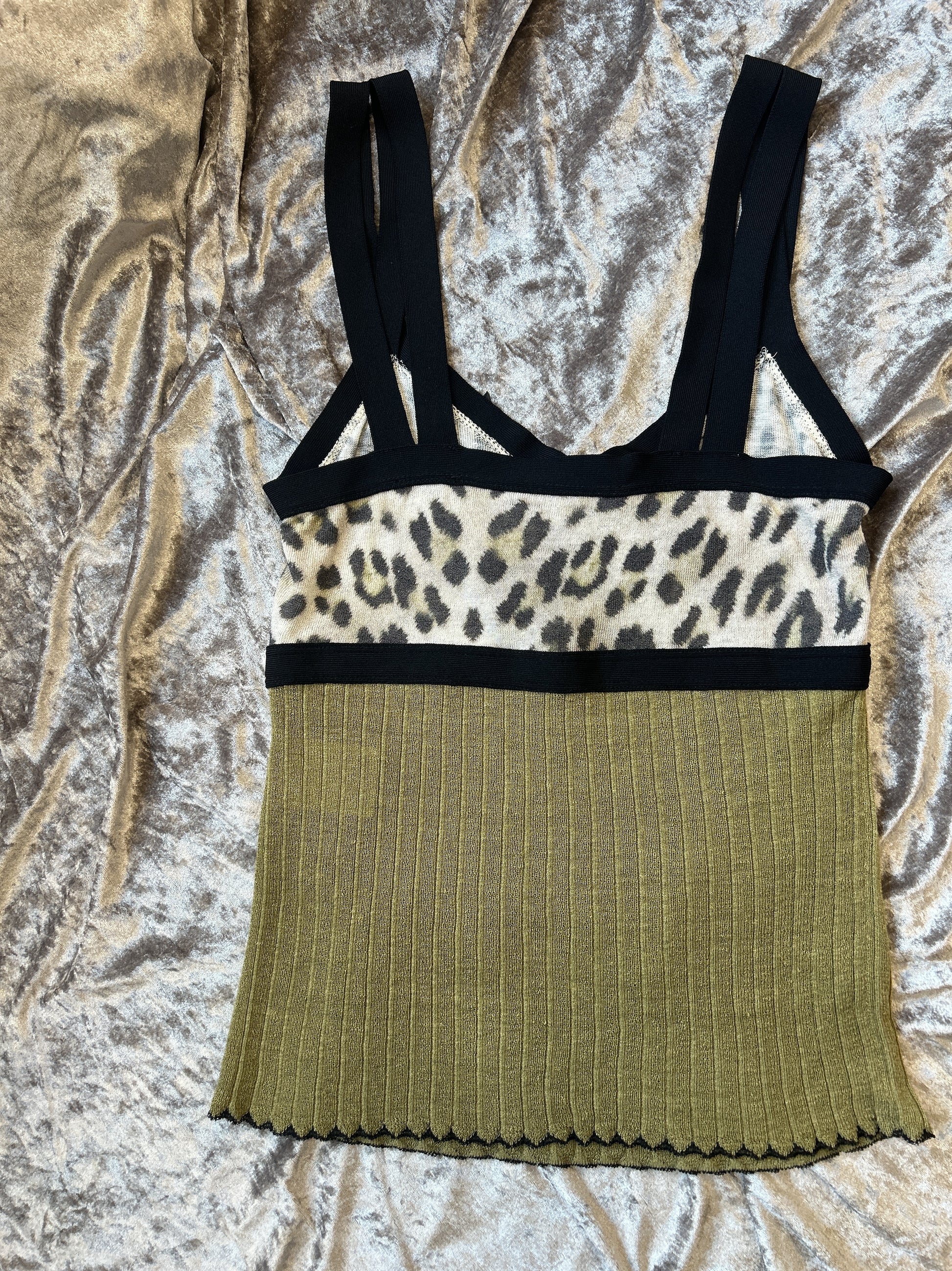 Marccain spaghetti strap vest in green and leopard print, perfect for summer fashion, made of linen, nylon, and viscose.
