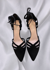 Marccain black suede heels with refined design, perfect for formal and casual occasions. 100% leather craftsmanship.