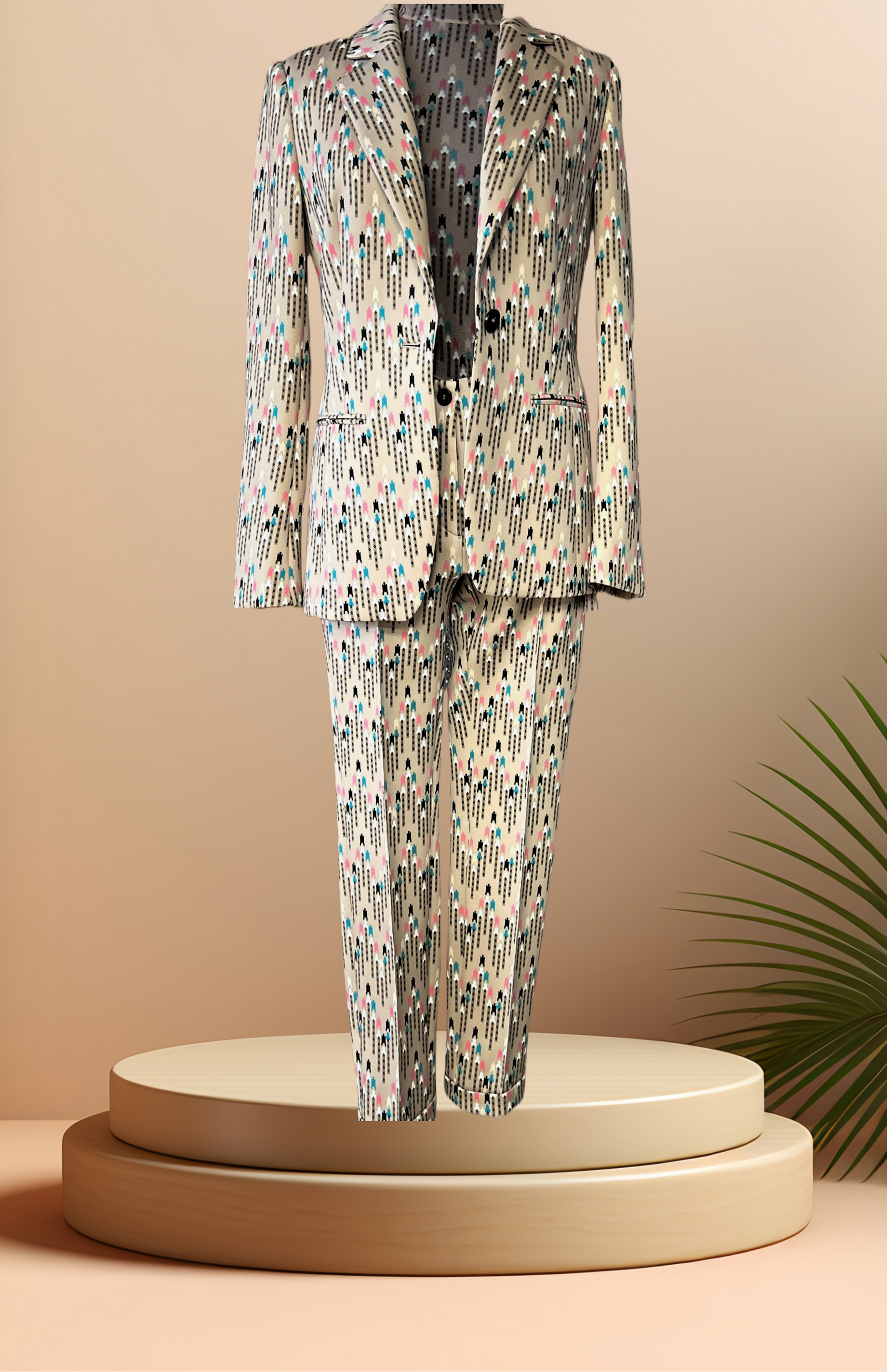Marccain patterned suit showcased on display, featuring a stylish blazer and tailored pants against a minimalist background.